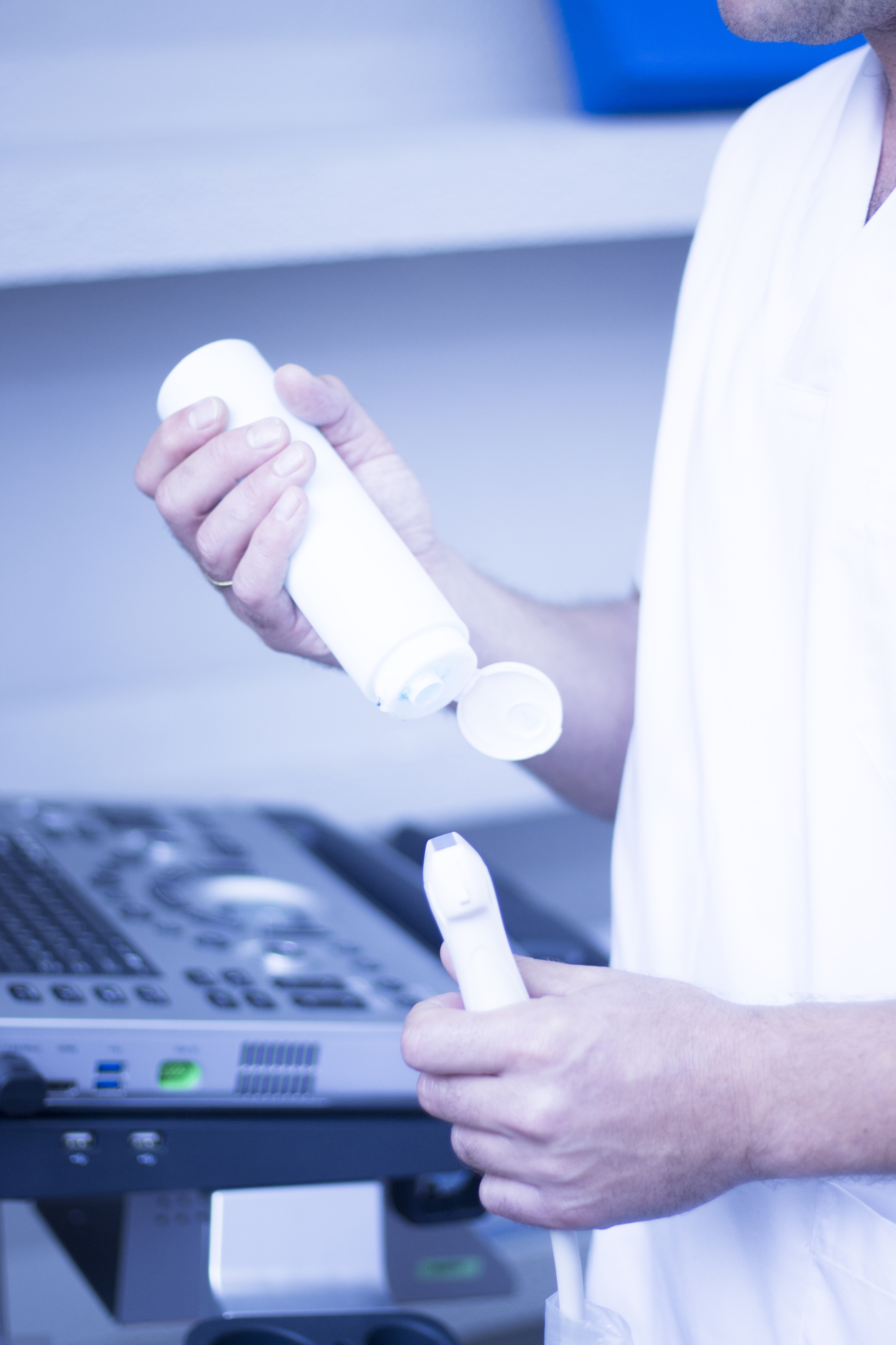 RFID witness system in IVF laboratory workflow